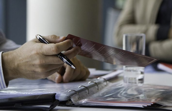 professionnel rencontre un élève du lycée de La Salle